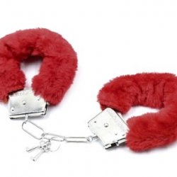 Красные металлические наручники с мехом  252010053